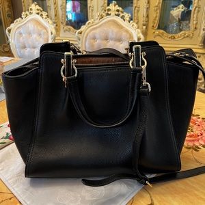 Qiwang satchel bag very clean several deep pockets